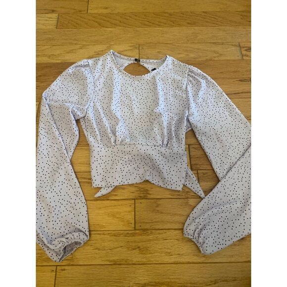 NWOT Berska, women's pale purple polka dotted, open back tied crop blouse sz Med - Picture 1 of 9